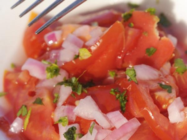 Salade De Tomates, Oignons Et Capres