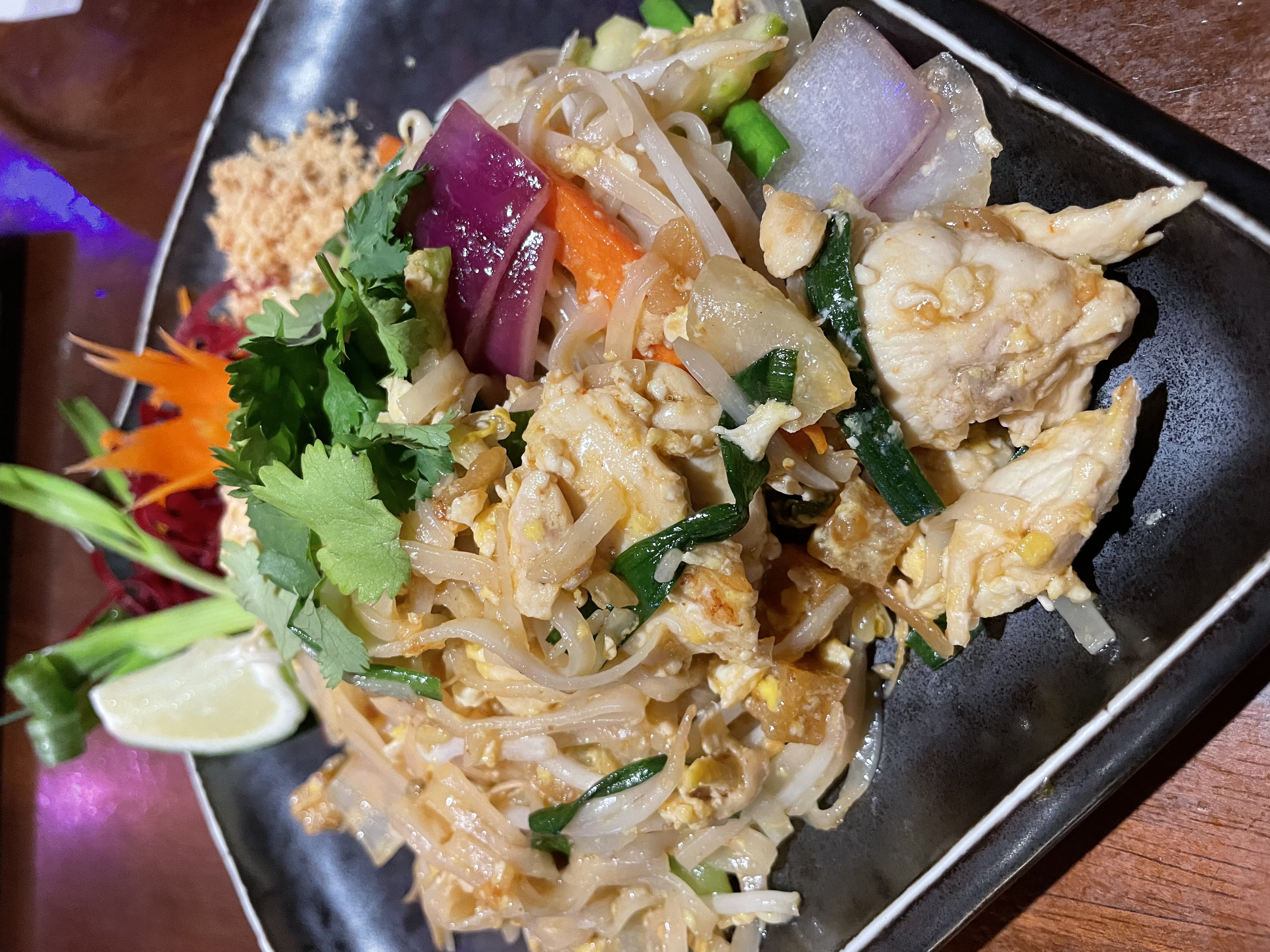 Nouilles de riz sautées oeufs & poulet pad thai kai